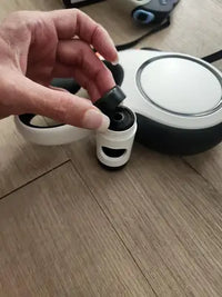 Customer demonstration image showing the detachable garbage bag storage box attached to the bottom of the retractable dog leash.